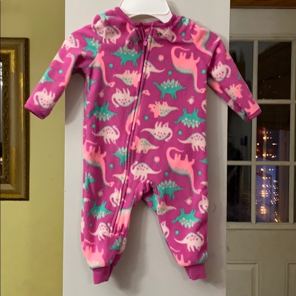 3- 12 month fleece sleepers w/no feet - Picture 3 of 7